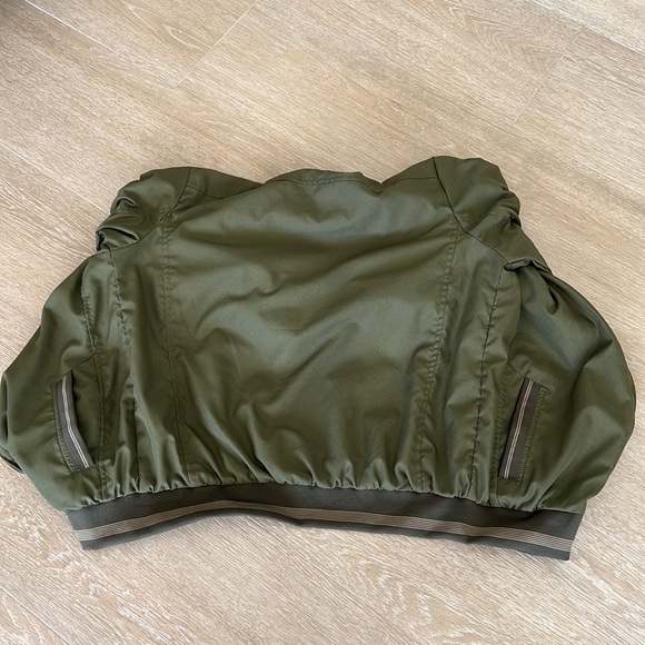 Army Green Bomber Jacket, Men’s size Small! Like New - Picture 5 of 10
